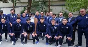 Leader receives student volleyball team for a meeting