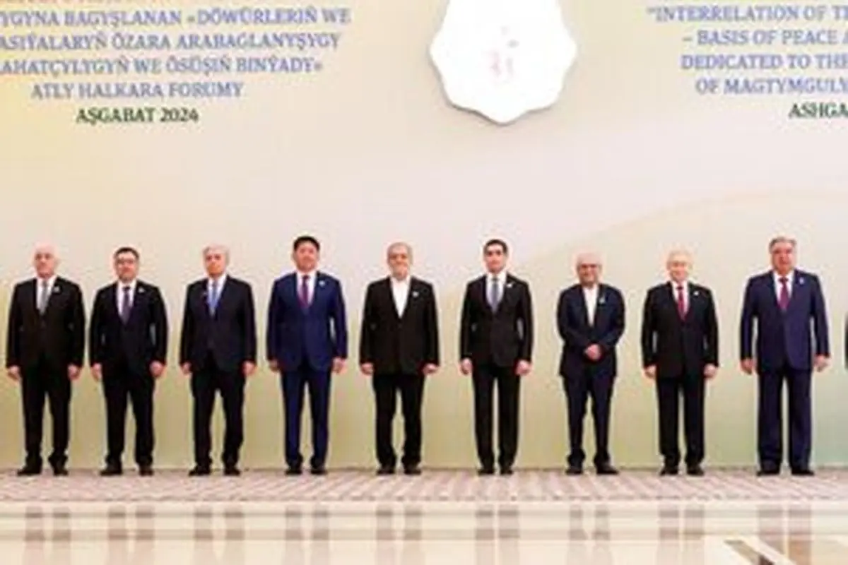 عکس یادگاری سران شرکت کننده در اجلاس کشورهای صلح و اعتماد بین المللی با حضور پزشکیان

