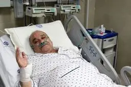 عکس جنجالی قدیمی جواد عزتی و عباس جمشیدی‌فر با محمد کاسبی در بیمارستان 