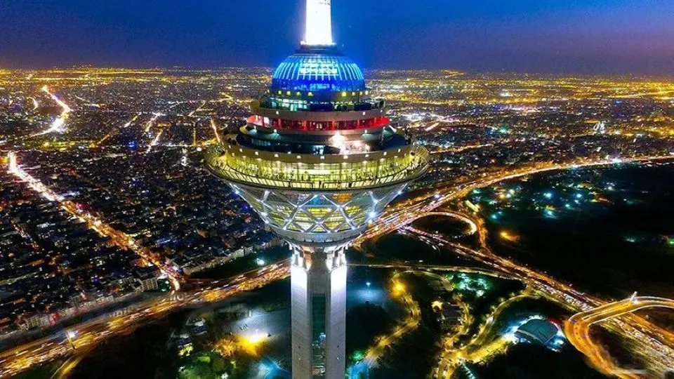 برج میلاد در تاسوعا و عاشورا تعطیل است