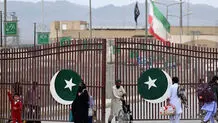 گزارش‌ها از حمله ۲ خودروی انتحاری به گمرک پاکستان در نزدیکی مرز ایران حکایت دارد