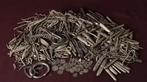 کشف گنج نقره در حیاط یک خانه