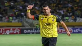 احسان حاج صفی قرارداد جدید امضا کرد