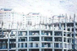 مسکن، گرفتار خودتحریمی
