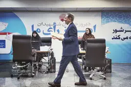 حضور اسحاق جهانگیری در سالن ستاد انتخابات وزارت کشور 