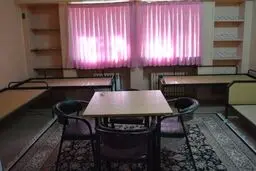 تصاویر عجیب از تبدیل حمام به کتابخانه در اصفهان
