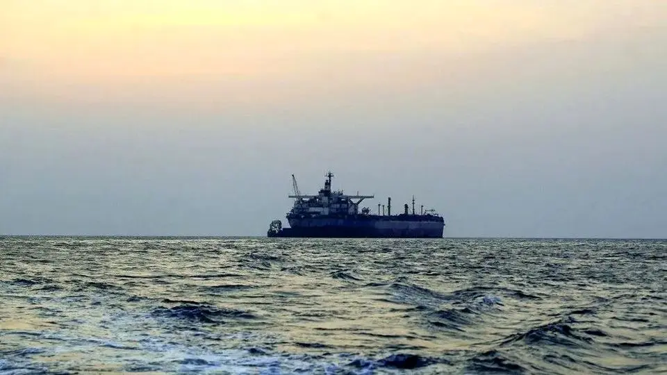 گاردین: تغییر مسیر بیش از صد کشتی در پی ناآرامی‌های اخیر در دریای سرخ
