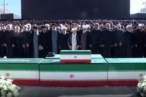 نماز بر پیکر رهبر شهید خوانده شد + عکس