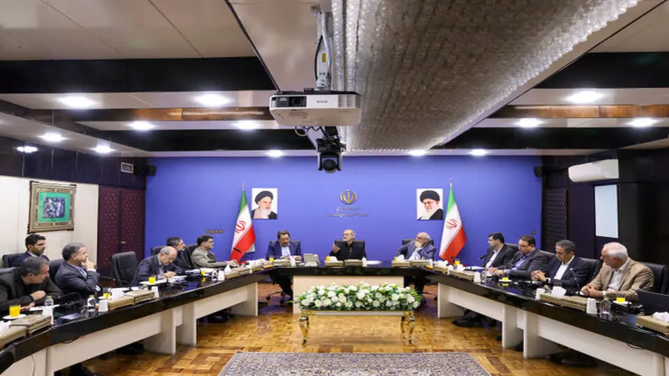 پزشکیان: مجوز صنعت آب بر در تهران و فلات مرکزی داده نشود