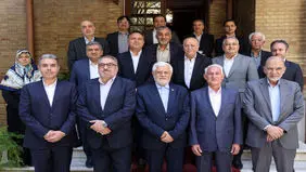 عارف: ایران اهل مذاکره است ولی در برابر زیاده‌خواهی‌ها تسلیم نمی‌شود

