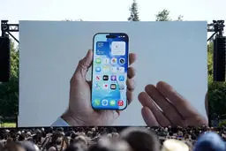 رونمایی از iOS 26 با تغییرات بصری گسترده