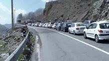 جاده چالوس و آزادراه تهران - شمال یکطرفه و پرترافیک است
