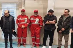 سرمربی تراکتور لباس هلال احمر پوشید