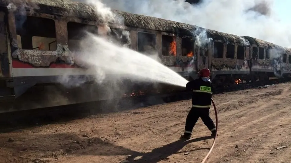 آتش‌سوزی گسترده قطار در محدوده فردیس؛ قطار تهران هشتگرد آتش گرفت/ تصاویر