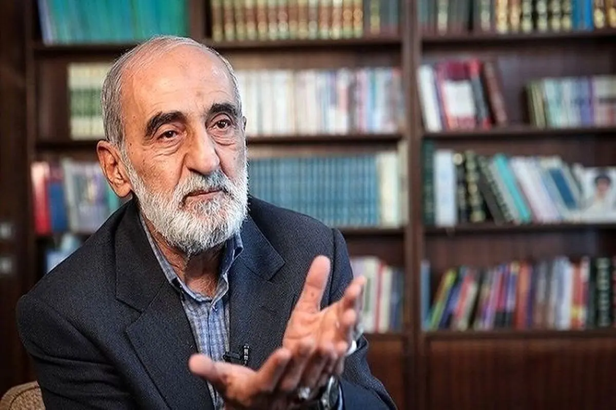 حسین شریعتمداری عزادار شد

