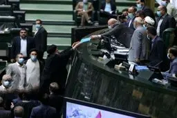به مردم القا کرده بودند هرچه دولت بگوید مجلس روی هوا لایک می‌کند