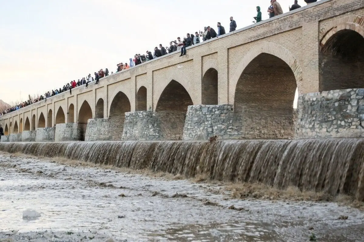 بازگشت آب به زاینده‌رود؛ در بستر رودخانه توقف نکنید
