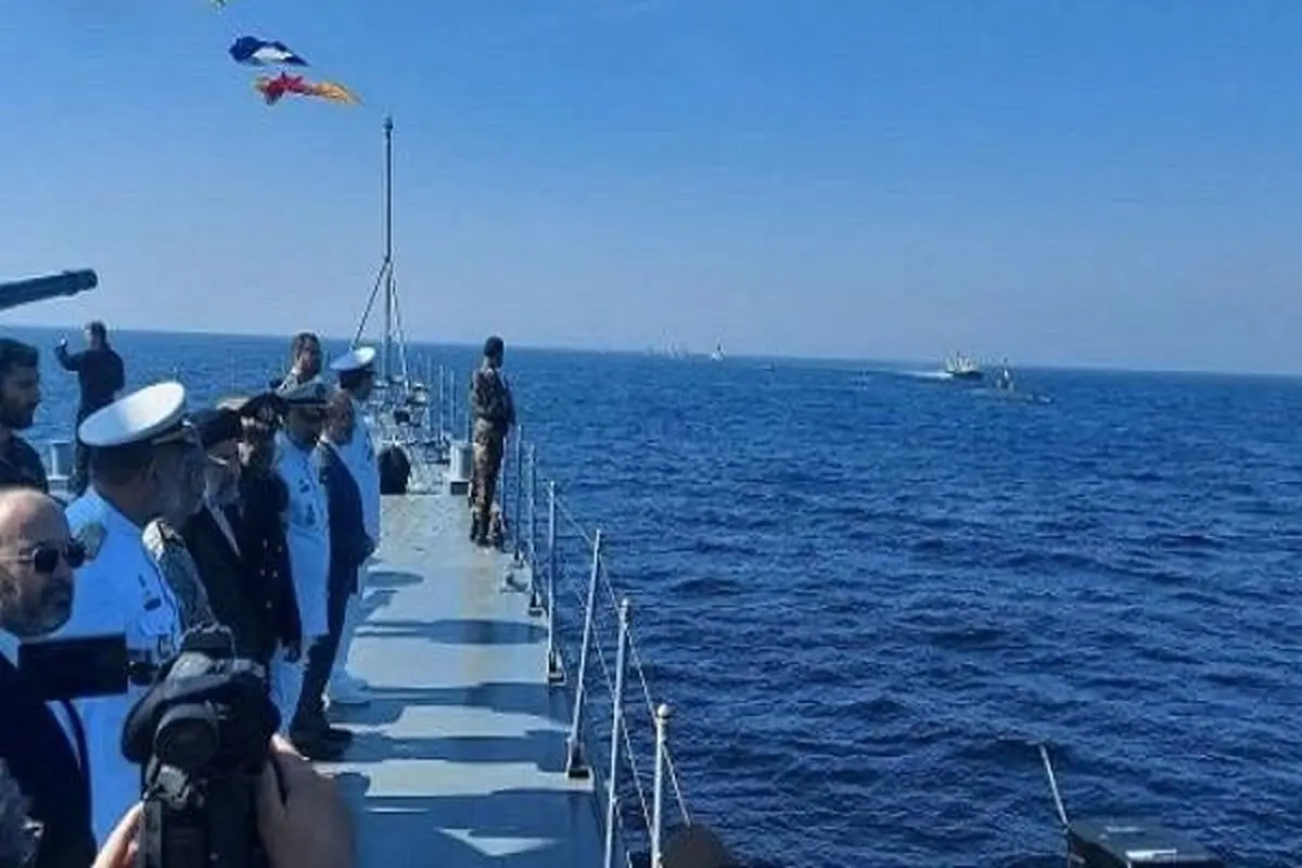 Raeisi pays visit to Army Navy parade in S Iran
