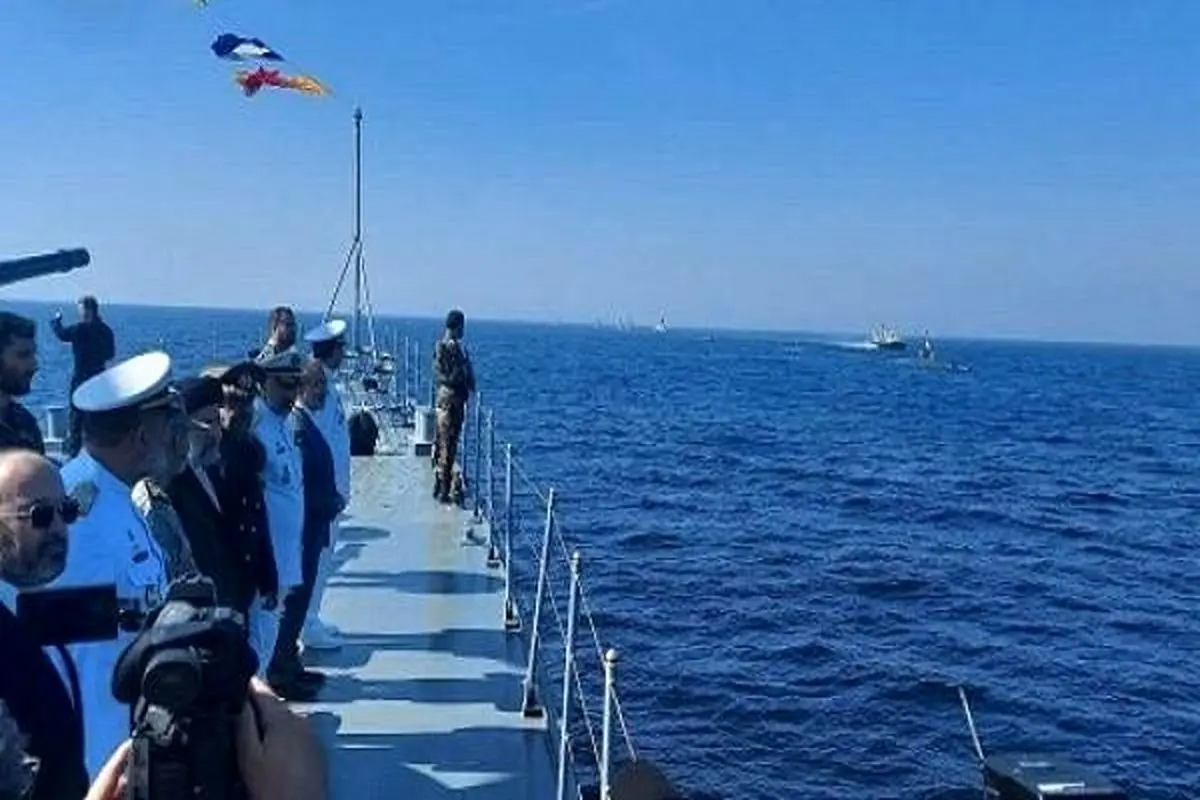 Raeisi pays visit to Army Navy parade in S Iran