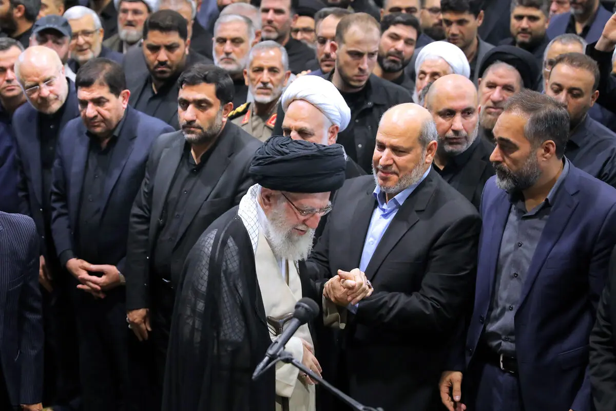 دیدار و گفت‌وگوی رهبر انقلاب با خانواده «اسماعیل هنیه» در تهران/ ویدئو
