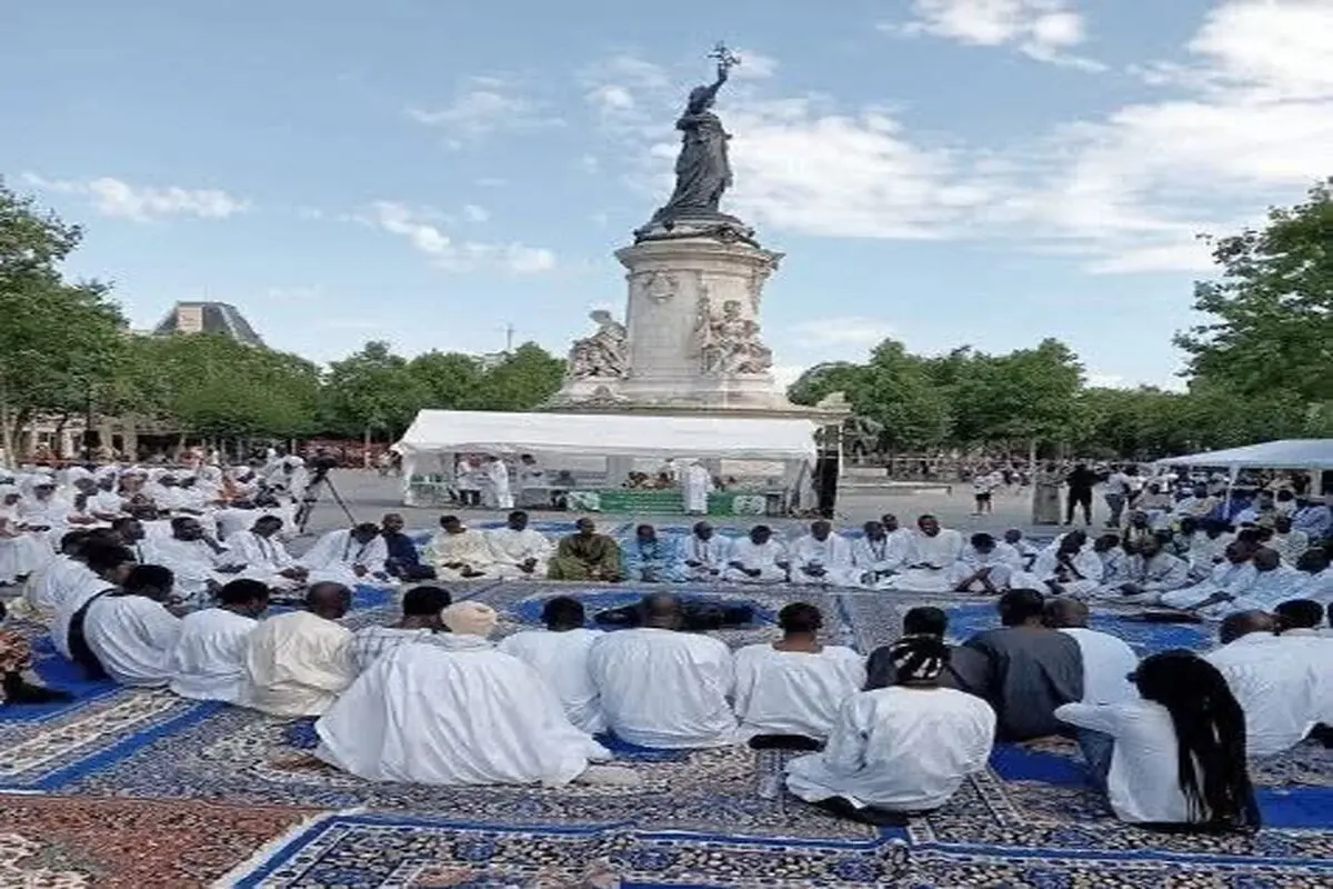 تجمع ۵ ساعته صوفی‌ها در  فرانسه 
