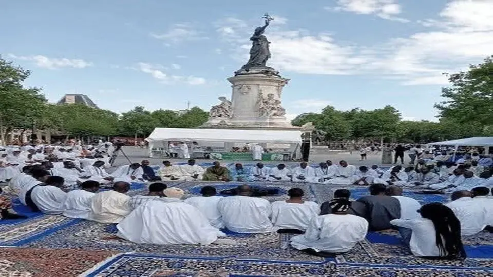 تجمع ۵ ساعته صوفیها در فرانسه