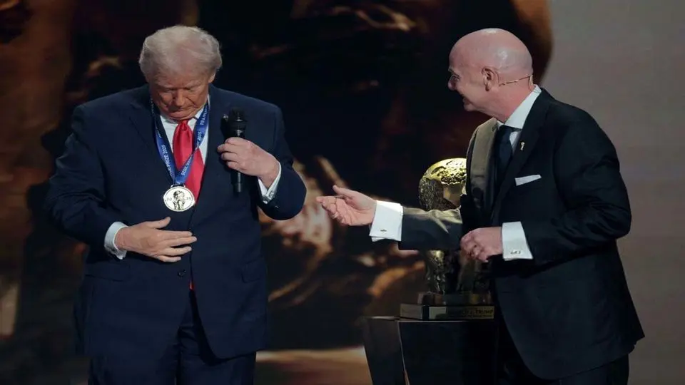 انتقادها به اهدای جایزه صلح فیفا  به ترامپ