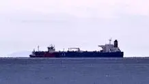 بدء عملیة نقل النفط الإیراني المحتجز في الیونان إلى ناقلة إیرانیة