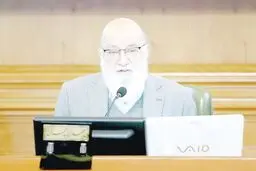 چمران صحنه را خالی نکرد