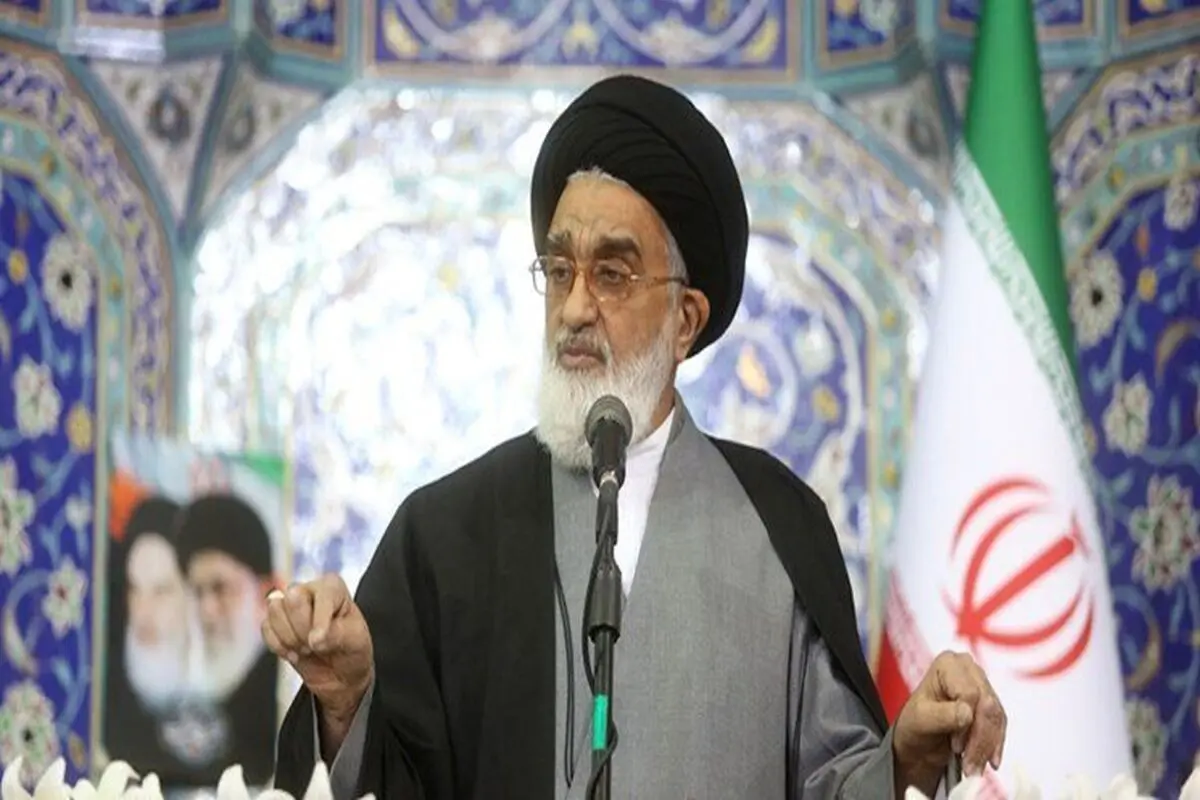 امام جمعه قم: باید این را از ذهن خود بیرون کنید که می‌توان با آمریکا کنار آمد 