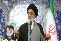 امام جمعه قم: باید این را از ذهن خود بیرون کنید که می‌توان با آمریکا کنار آمد 