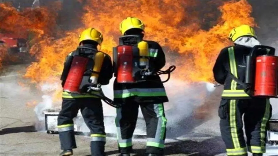 آتشسوزی مهیب در قرهآغاج با دو مصدوم از نیروهای امداد