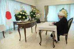 روحانی دفتر یادبود آبه شینزو را امضا کرد
