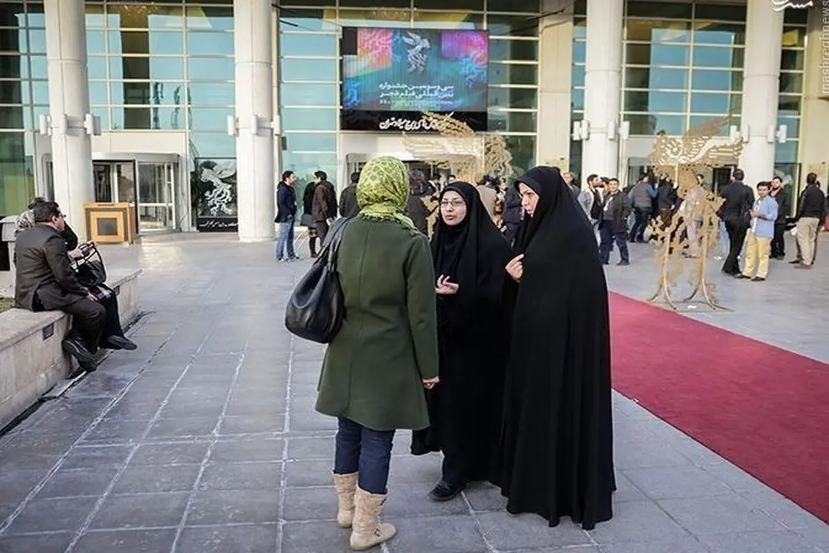 کلینیک مبارزه با بی حجابی برای چه کسانی نان دارد؟
