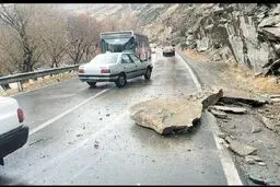 جاده چالوس به علت طغیان سیلاب مسدود است