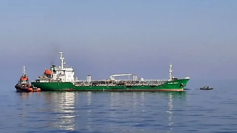 توقیف دو کشتی توسط سپاه پاسداران در آب‌های خلیج فارس /عکس

