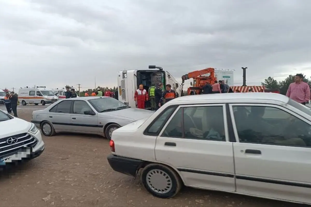 واژگونی اتوبوس در آزادراه کرج - تهران