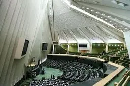 اگر اذن هیئت رئیسه نباشد گربه هم نمی‌تواند از درِ مجلس عبور کند