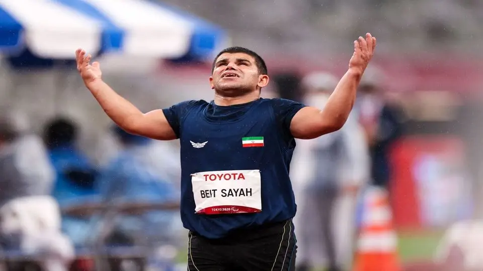 لاعب ایرانی یتقلد المیدالیة الفضیة ببطولة العالم لألعاب القوى