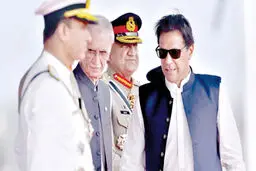 عمران‌ خان علیه ژنرال‌ها
