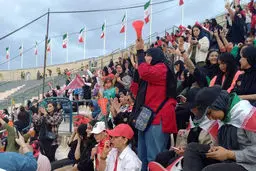 خوشحالی زنان حاضر در ورزشگاه آزادی بعد از گل نیمار به نساجی/ ویدئو
