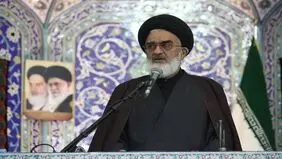 خطیب جمعه قم: هر تلفن همراه می تواند یک سنگر باشد