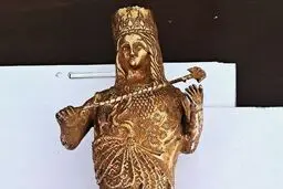 کشف یک مجسمه تاریخی در مراغه
