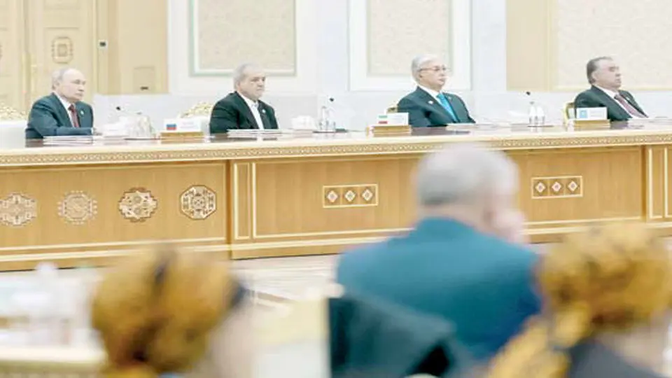 ‌یک سفر، سه نشانه