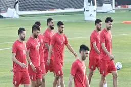 دیدار ایران مقابل انگلیس با لباس‌های قرمز 