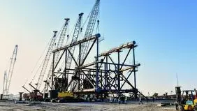 انجام عملیات Roll-Up جکت سکوی پروژه فرزاد ب در یارد خرمشهر