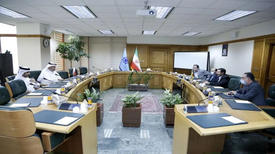 محافظ البنك المرکزي یجتمع مع السفیر القطري لدى طهران