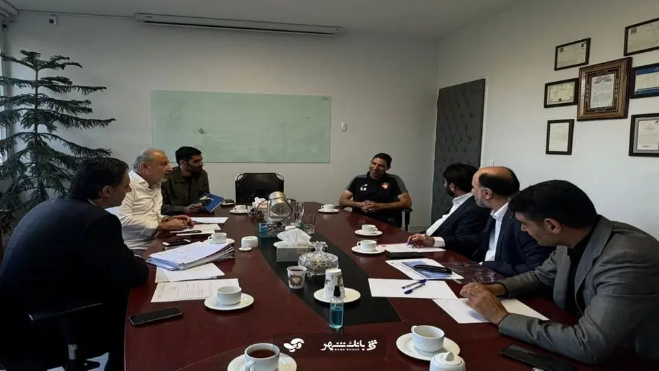 هیات مدیره پرسپولیس از هاشمیان حمایت کرد