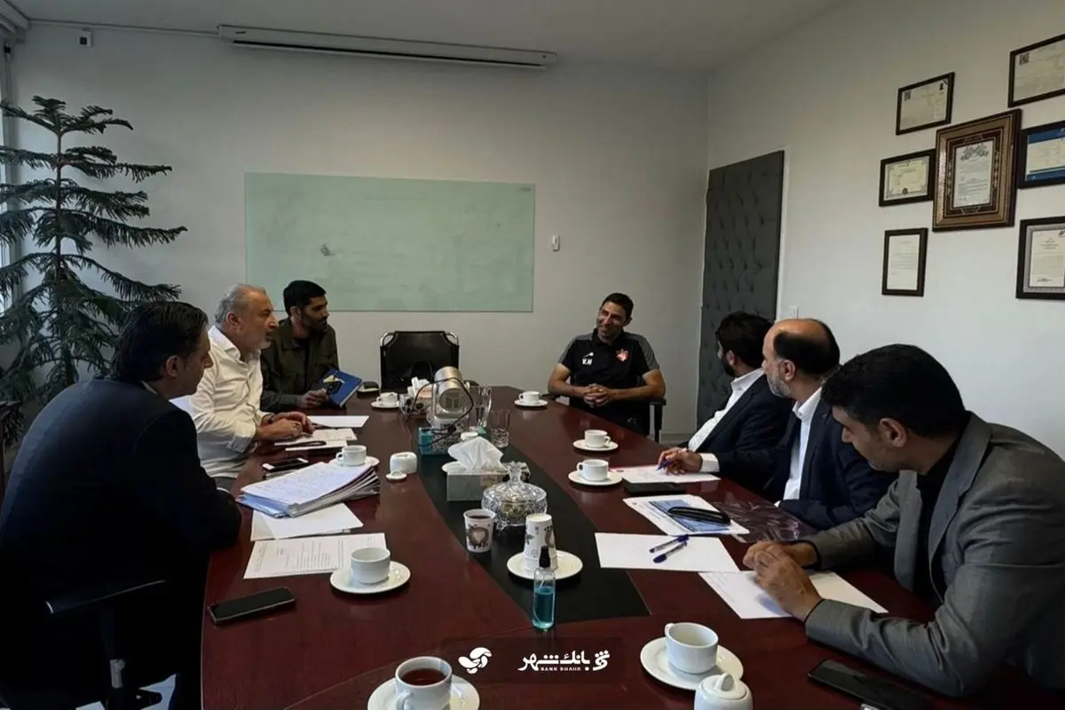 هیات مدیره پرسپولیس از هاشمیان حمایت کرد

