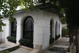ماجرای فاتحه سرپایی در گران‌ترین قبرستان‌ ایران
